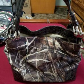 Camo purse with conceal carry pocket