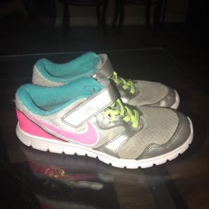 Girls Nike Shoes Size 2Y