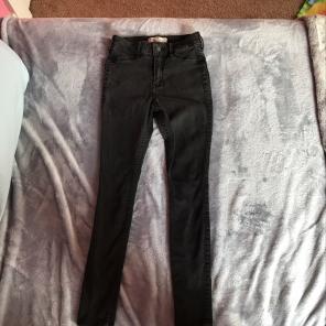 Plain Black Jeans (w:23 L:27)