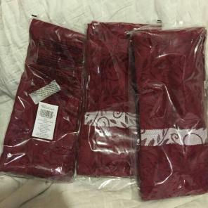 Pampered Chef Cranberry Vine Guest Towel
