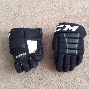 CCM youth hockey 9" gloves
