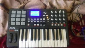 Akai 25