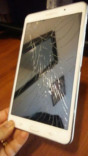 SAMSUNG tablet cracked screen