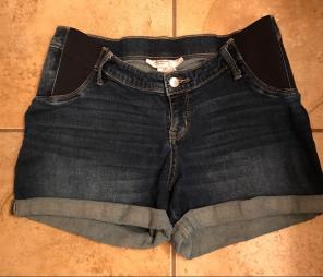 New Destroyed sz m Maternity Shorts.
