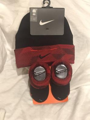 Nike Infant Hat & Booties