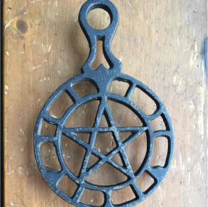 1940s Antique Cast Iron Trivet