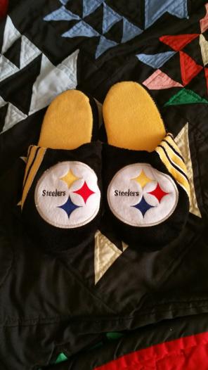Men's size 9/10 Pitt Steelers slippers