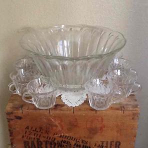 Anchor Hocking "Colonial " Punch Bowl Se