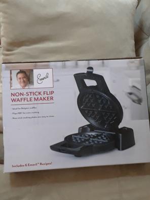 Non-stick Flip Waffle Maker