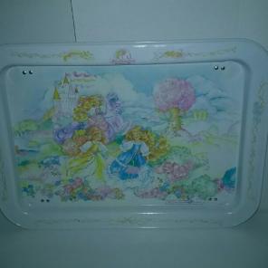 Lovely lady locks tv tray