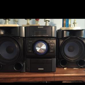 Stereo System plays phone, pc, and radio