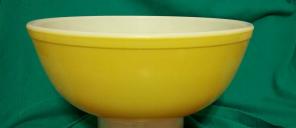 Pyrex 404 yellow mixing/stacking bowl