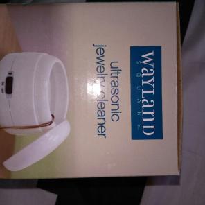 Jewelry cleaner