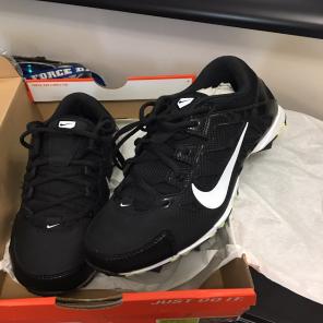 New Women's Nike Cleats 8-1/2