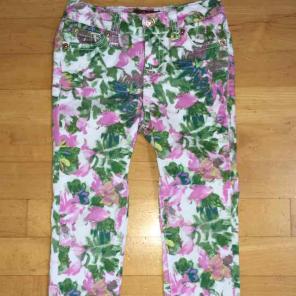 7 Jeans GUC( for 1 hole) size 4T