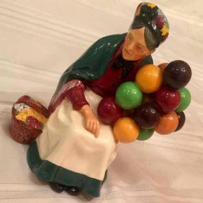 Vtg Royal Doulton The Old Balloon Seller