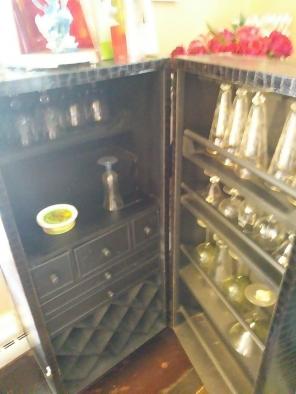 Wine cabinet