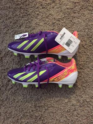 NWT Women’s Sz. 7 Adidas Soccer Cleats