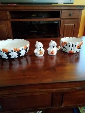 Encore Halloween treat bowls