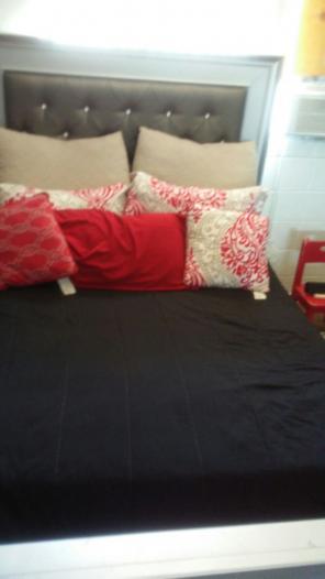 Queen bedroom set bed and dresser