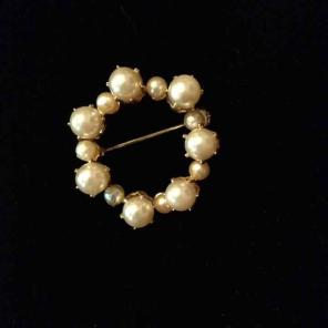 Pearl brooch