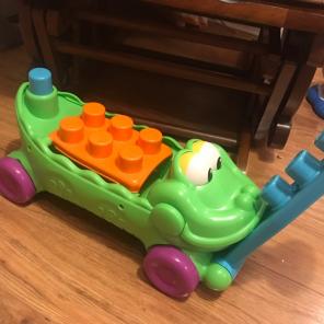Stack 'n Surprise Blocks Musical Croc