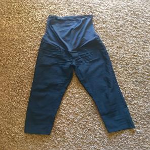 Maternity Cropped Pants Size Small