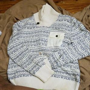 HM neck sweater