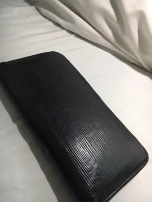 Louis Vuitton Black Epi Zippy Wallet