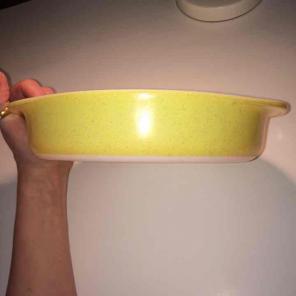 Pyrex cake dish 8" round yellow