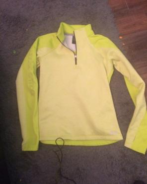Under Armour Pull Over Youth XL. NWOT