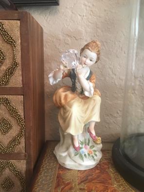 Statue of a woman
