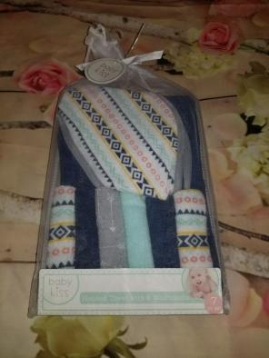 Nwt Baby kiss hooded towel washcloths