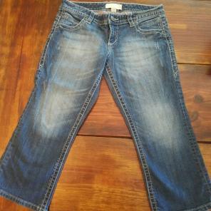 Women's size 9/10 jean capri by maurices
