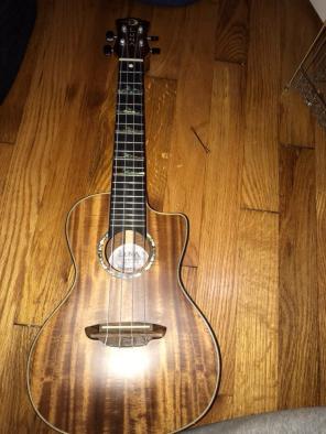 LUNA ukulele