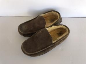 UGG Ascot Slippers Size 11