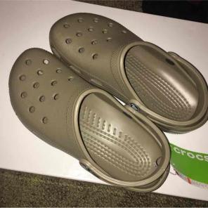 Free ship NWT crocs men's 9 women's 11
