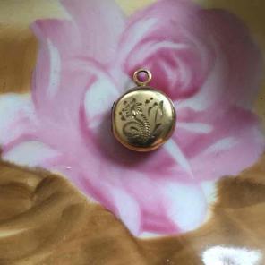 Vintage Lustern 12 K GF locket