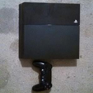 Ps4 with controller