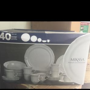 40 pc Mikasa Dinnerware Set