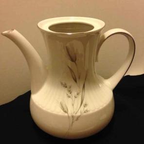 Bavaria porcelain teapot (large-no lid)