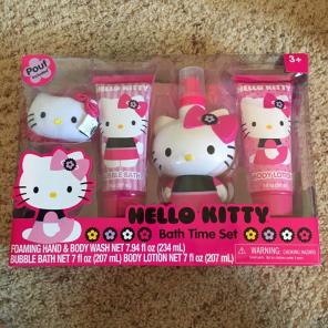 NIB Hello Kitty Bath Time Set
