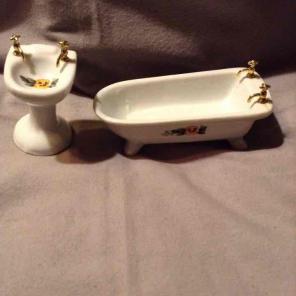 Dollhouse Tub and Sink