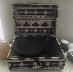 URBAN OUTFITTERS X Crosley Record Player