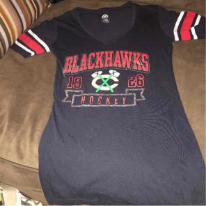 Chicago Blackhawks shirt. Cute! Sz small