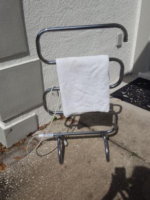 Heated towel rack