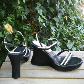 Vintage 1970s Wedge Sandals Black White