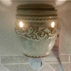 NIB Accent Elegance Warmer &Scents FS
