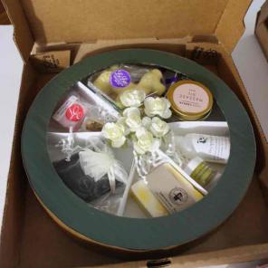 Uptown Giftzza (gift in pizza form)