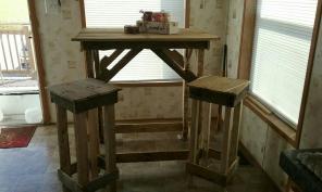 Pallet Bar Table 2 Stools